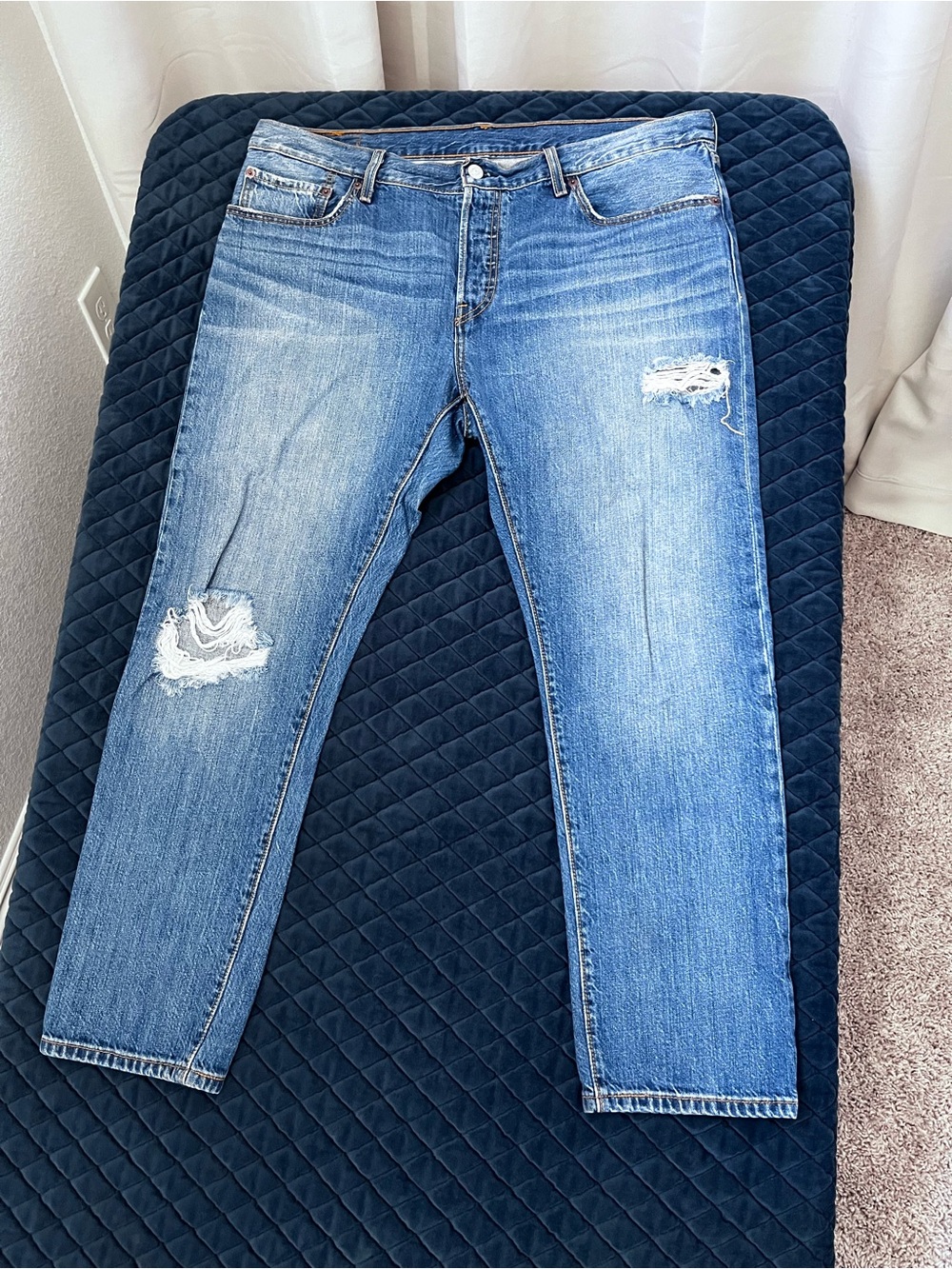 Levi's Women's Light Medium Wash Distressed Jeans - Causal Denim Pants - W32